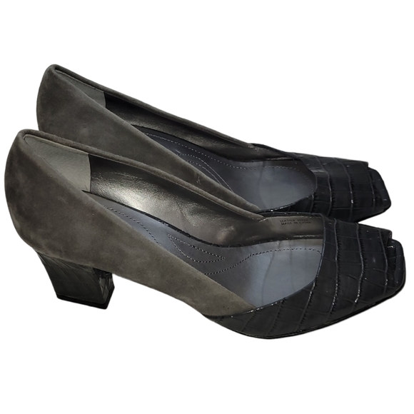 Tahari Lindsey Leather Suede Textured Open Toe Heels Size 7M - Picture 2 of 10